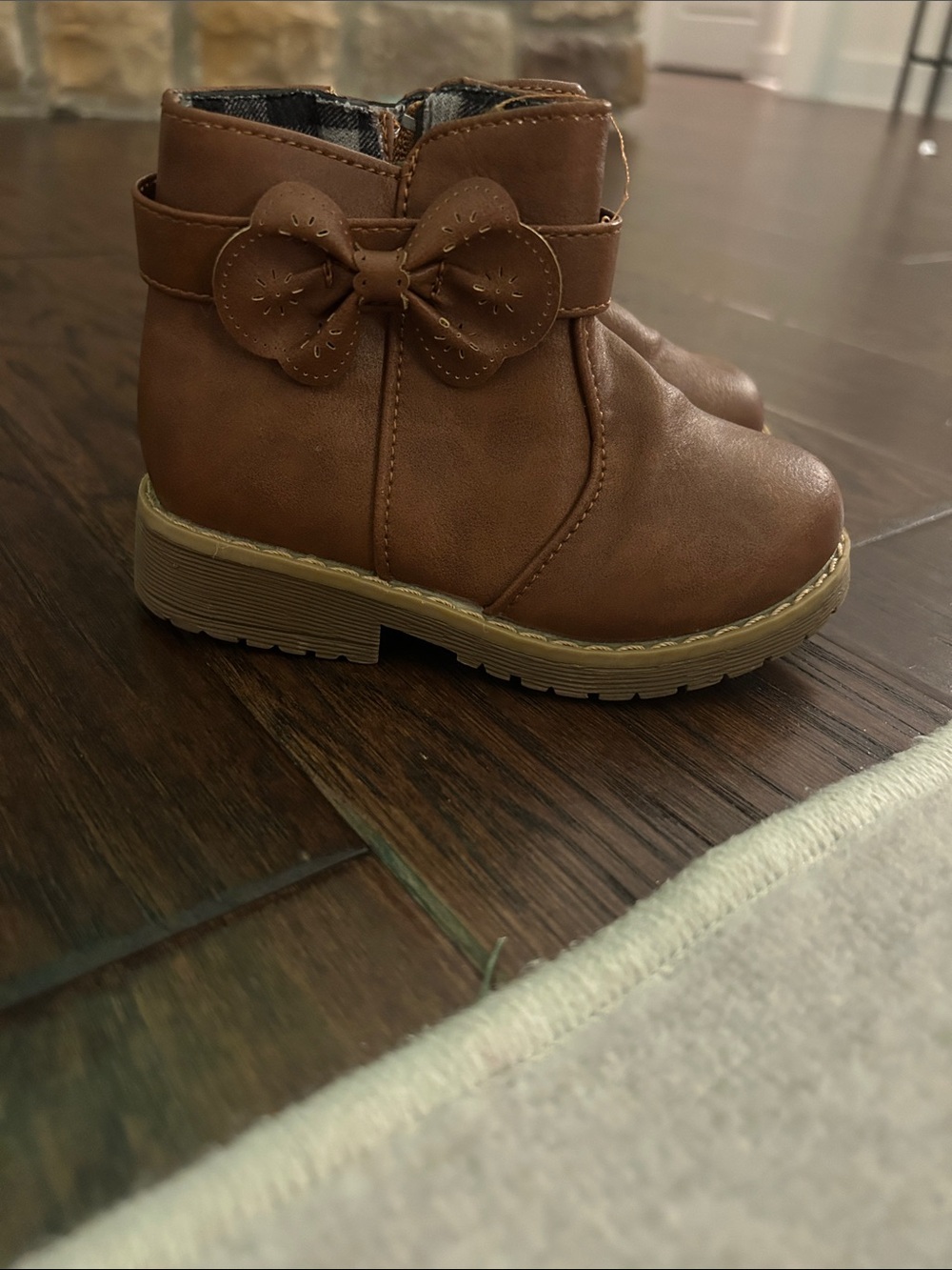 Kid size 6 boots